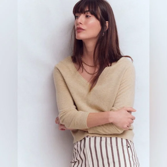 Boden/ Eva cream cashmere v neck Sweater - Picture 3 of 11